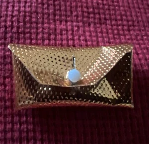 Barbie Or Like Vintage Metallic Gold White Pearl Button Dimple Clutch Handtasche - Bild 1 von 4