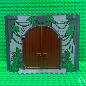 LEGO Panel 4 x 16 x 10 with Leaves, Vines and Red Button Pattern (15626) - Picture 1 of 2