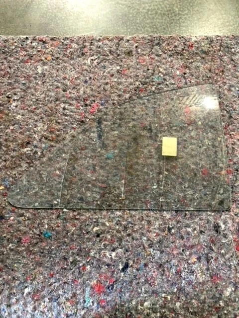 72 73 74 75 76 77 78 79 80 Ford Pinto Bobcat 1971 cuarto derecho ventana Q4548 Foto 1 de 3