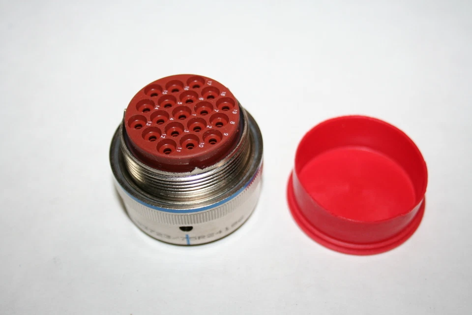 NEW  DEUTSCH  M83723/75R24196-LC  CONNECTOR, CIRCULAR, PLUG, 19POS, 24-19, CABLE - Image 1 of 1