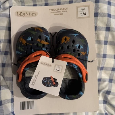 Zuecos LILY & DAN para niños pequeños talla 5/6 AZUL/NARANJA diseño de dinosaurio deslizables Foto 1 de 4