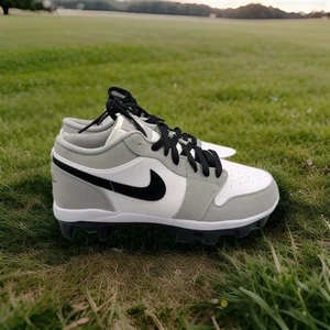 NIKE AIR JORDAN 1 RETRO MCS LOW BASEBALL CLEATS CJ8524 012 MEN'S SIZE 8.5 NEW - Picture 1 of 7