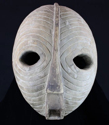 Antigua máscara masculina congoleña Songye-Luba Kifissue, 11,5" T x 8,75" W x 3,25" D Foto 1 de 4