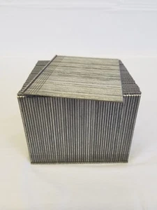Uña Brad calibre 16 acabado recto galvanizado 2 1/2" 2.500/caja se adapta a la mayoría de las herramientas - Imagen 1 de 5