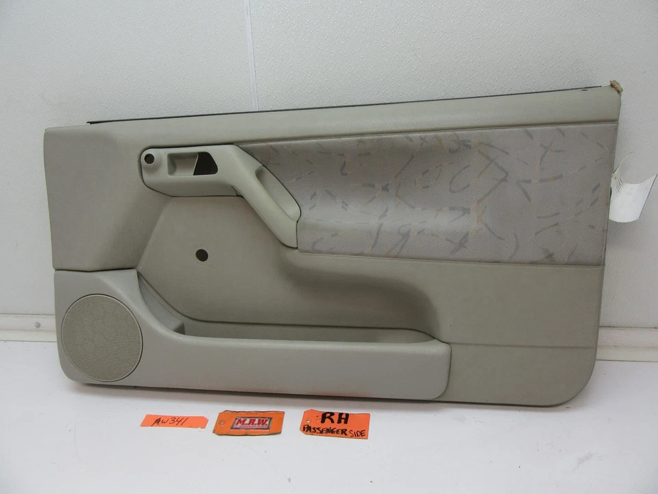 PANEL DE PUERTA DELANTERA DERECHO R R R RF PASAJERO REPOSABRAZOS CUBIERTA GOLF CABRIO CONVERTIBLE Foto 1 de 4