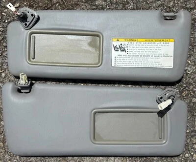Toyota Highlander 2001-2007 OEM Gray Driver & Passenger Side Lighted Sun Visors - Imagem 1 de 3