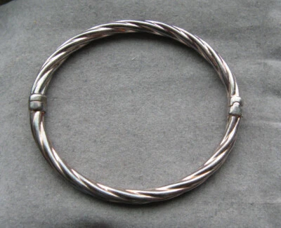 Brazalete retorcido Estate de plata de ley Foto 1 de 4