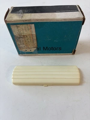 GM NOS 1960-1966-1972 Chevy GMC Corvair Camión Domo Lente 2973210 GM PARTE Foto 1 de 3