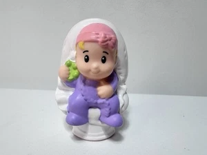 Mattel Fisher Price Little People Baby Girl In Car Carrier Seat, 2012 - Picture 1 of 4