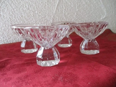 4 alte Schnapsgläser Pinnchen Kristallglas  Schliff  neunflächiger Fuß - Bild 1 von 4