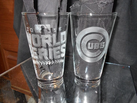 2016 WORLD SERIES NLCS CHICAGO CUBS CONTENDER ETCHED 16 oz PINT GLASSES Cover