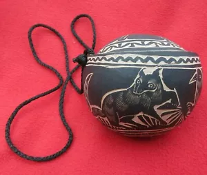 Contenedor de calabaza seca de arte popular mexicano grabado con animales y diseños geométricos - Imagen 1 de 6