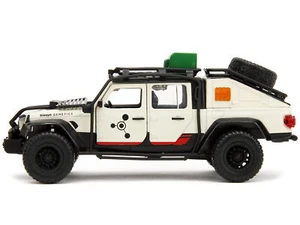 Jada 34465 Jeep Gladiator Pickup Truck with Equipment Shell 1/32 Diecast Model - Picture 1 of 1