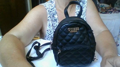 Guess миниатюрный рюкзак сумочка черный Evan выстеганная через плечо отличное состояние - Изображение 1 из 4