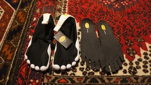 Vibram Fivefingers V-NEOP Black/White 21M9601 Size 9-9.5 EU42 Mens - Picture 1 of 8