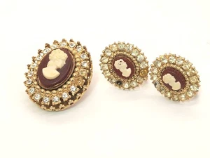 CORO Cameo Brooch Earring SET VTG Goldtone Rhinestone Signed 1 1/4" Pin 3/4" Ear - Bild 1 von 12