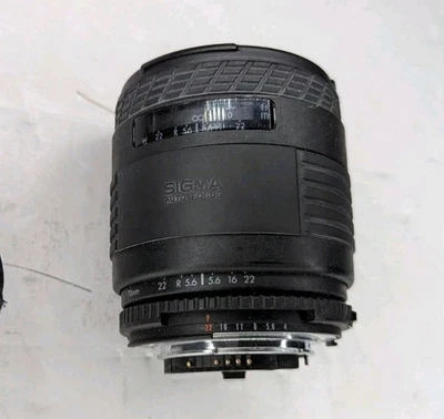 Sigma Zoom 70-210mm UC-II Lens - Image 1 of 4