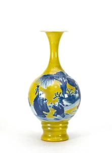 Vaso cinese Qing Qianlong MK Figura blu e bianco giallo macinato - Foto 1 di 7