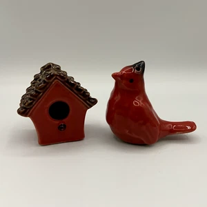 RED CARDINAL and BIRDHOUSE ~ Mini Salt & Pepper Shakers - Imagen 1 de 6