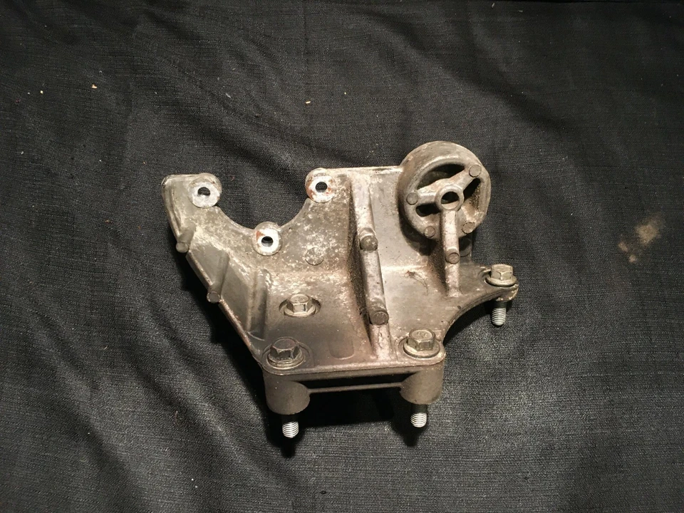 2004-2006 Chevy Colorado GMC Canyon 3.5L L52 suporte alternador com parafusos - Imagem 1 de 1