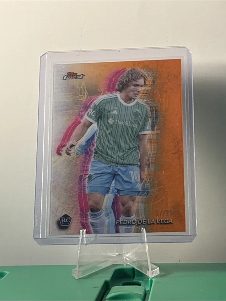 2024 Topps Finest Mls - Hologlow Pedro de la Vega #82 Orange Refractor /25 (RC) - Image 1 of 1