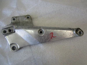 B3. Honda CB 400 n Fußrastenbrücke Vorne Rechts Fura brücke Fußrastenhalter - Picture 1 of 2