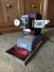 Vintage American Optical Delineascope - Model MC - Slide & Film Projector - Picture 1 of 17