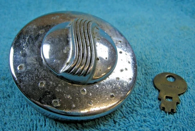 Vintage 1940's Finned Locking Gas Cap Accessory Part with Key WISE LOCK WORKS - Image 1 of 4