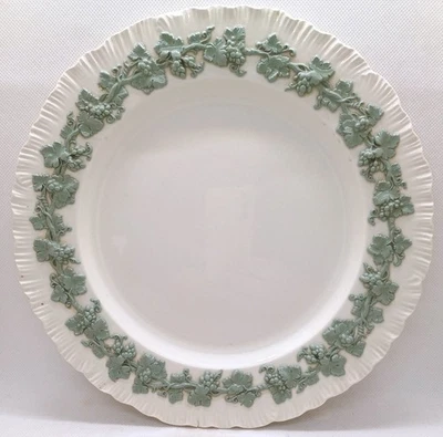 Wedgwood Etruria & Barlaston Embossed Queen's Ware Shell Plate - 26cm - Image 1 of 4