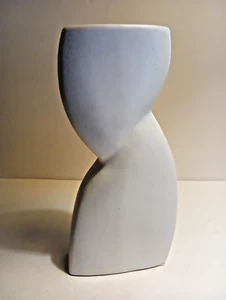 Vintage minimalistische mattweiße Keramik Vase skulptural geometrisch abstrakt 12" - Bild 1 von 9