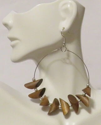 Pendientes de gancho de aro grandes de 2 3/4" cuentas de madera y plata sin níquel Foto 1 de 3