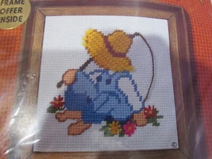 Kit agoin' Fishin' Needlepoint #5624 (Puntatori ago, 1974) SPEDIZIONE GRATUITA - Foto 1 di 3