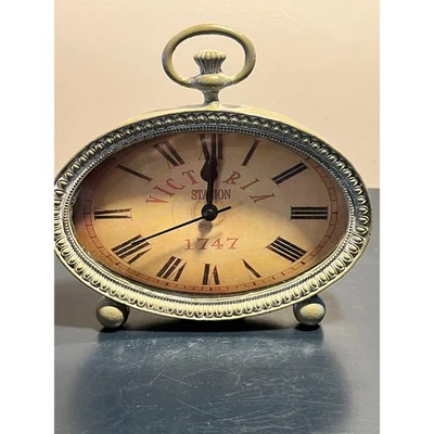 Victoria Station 1747 Clock  - Image 1 of 4