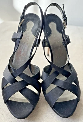 Sandalias Salvatore FERRAGAMO negras satinadas tacón de aguja con tiras para mujer talla 10B ¡Como nuevas! Foto 1 de 4