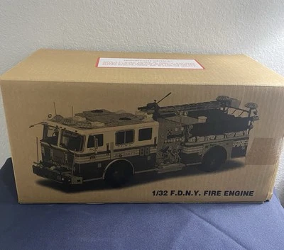 Code 3 Model #12980 Diamond Series #3 - FDNY (New York) Seagrave Pumper #88 - Image 1 of 4