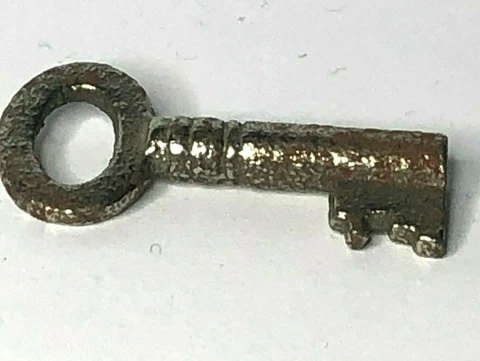 Small Antique Chest Or Cabinet Key 28 mm long 4mm external shaft diameter Cover