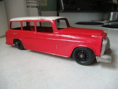 vintage OOP Hubley 2-tone Studebaker station wagon 8-3/4" long VG original paint - Image 1 of 4
