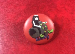 EMILY WITH HER SKATEBOARD PIN BUTTON BADGE - Imagen 1 de 1