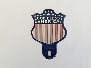 NOS ORIGINAL LICENSE PLATE TOPPER, GOD BLESS AMERICA 1940'S EMELOID CO. N.J. - Picture 1 of 10