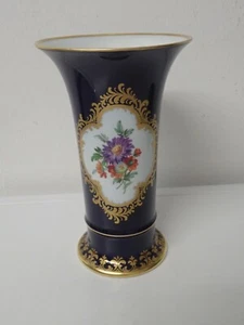 Seltene Porzellanvase von Kaiser Kobaldblau mit feiner Gold.- und Blumenmalerei - Bild 1 von 6