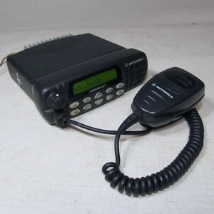 MOTOROLA CDM1550 LS+ AAM25SHF9DP5AN UHF MOBILE RADIO 25-WATT 16 CHANNEL W/MIC - Picture 1 of 12