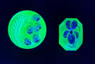 Par de botones florales de vidrio vaselina checa Llly del Valle y orquídea Foto 1 de 4