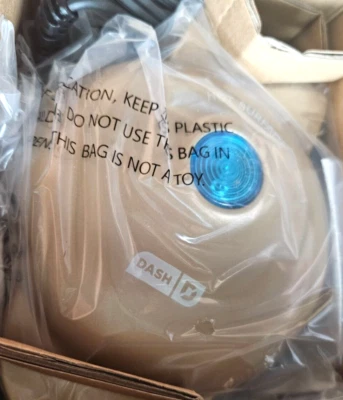 Plancha redonda eléctrica Dash Mini Maker para panqueques individuales, galletas, huevos Foto 1 de 4