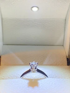 ANELLO SOLITARIO 6 GRIFFE ORO BIANCO 18 KT DIAMANTE NATURALE 0,30 CT - PROMESSA - Foto 1 di 1