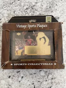 NBA Vintage Michael Jordon SPORTS PLAQUE ~ Wearing Bulls Jersey # 23 vs. Knicks - Picture 1 of 12