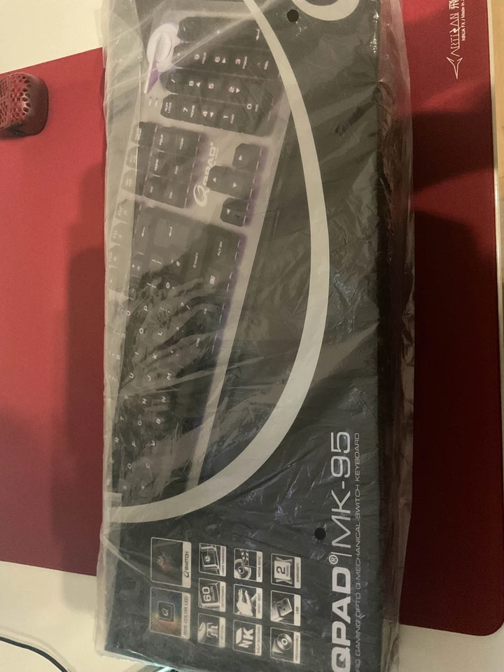 QPAD MK-95 Pro Gaming Mechanical Switchable Switch Keyboard - Bild 1 von 4