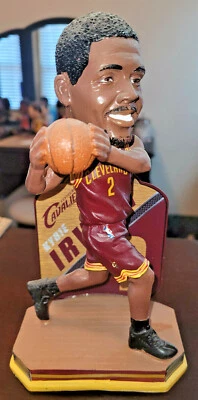 Camiseta de carretera rara #10 de 2016 Kyrie Irving Cleveland Cavaliers Foco Bobblehead Foto 1 de 4