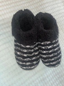 MUK LUKS HOUSE SCARPE PANTOFOLE L'ORIGINALE LARGE 9-10 BIANCO E NERO USATE - Foto 1 di 6