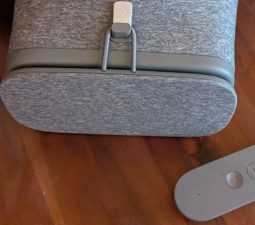 Great Condition Gray Google Daydream View VR Headset with D9SCA Remote - Image 1 of 3