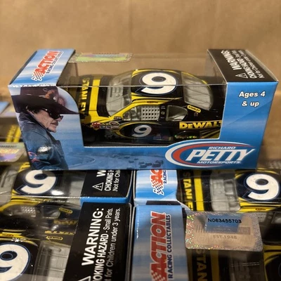 Estuche de 12 2012 Marcos Ambrose (#9 Stanley and Dewalt) Ford Fusion Action 1:64 Foto 1 de 3